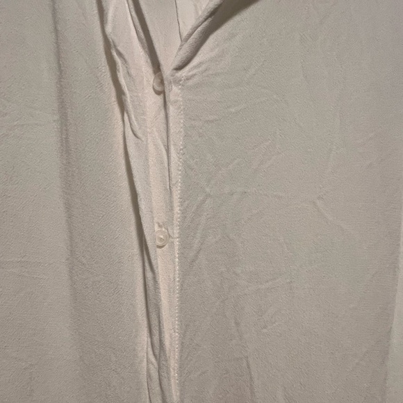 White button down with black detailing - Picture 4 of 6